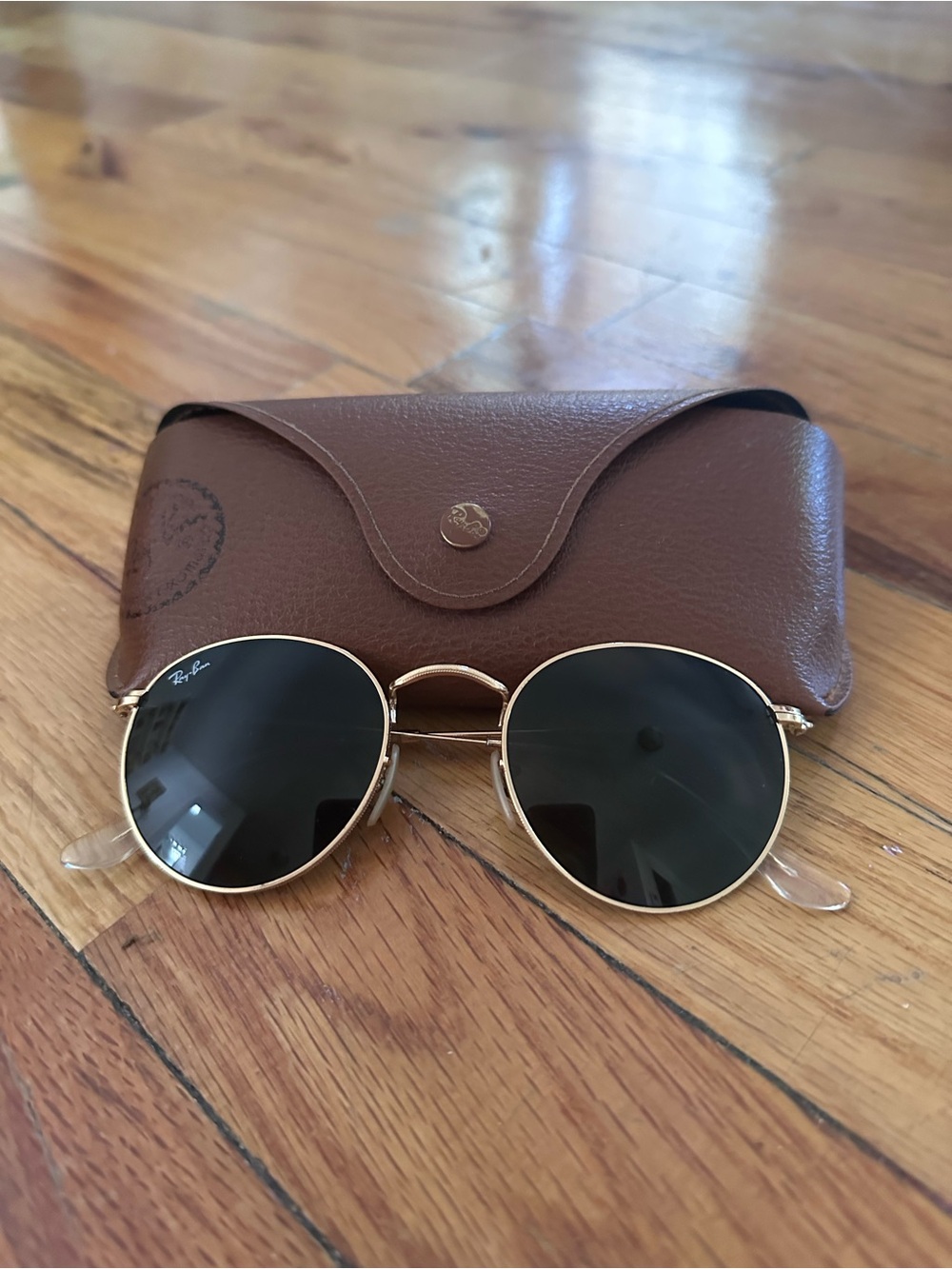 Ray-Ban Gold Frame Sunglasses with Brown Case - Picture 2 of 5